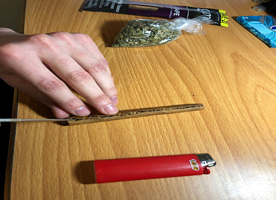 How to Roll a Swisher Blunt - The Right Way